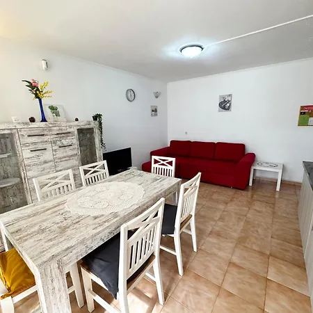 Apartment Primavera 293 *